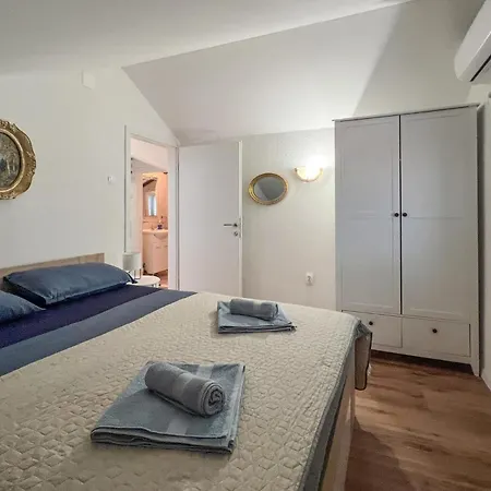 Stunning In With House Sea View Splitska